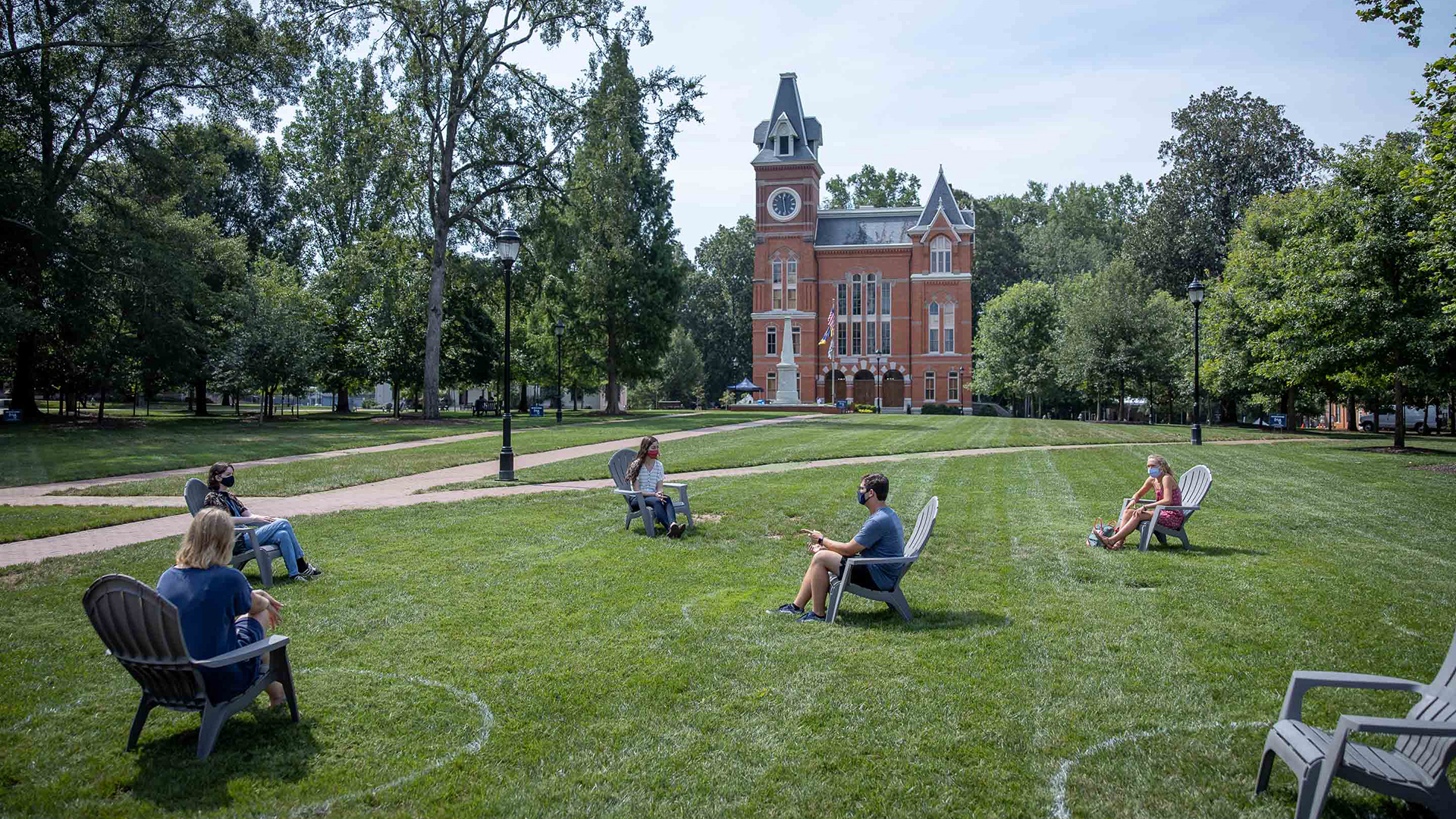 Students sit on the Oxford quad.