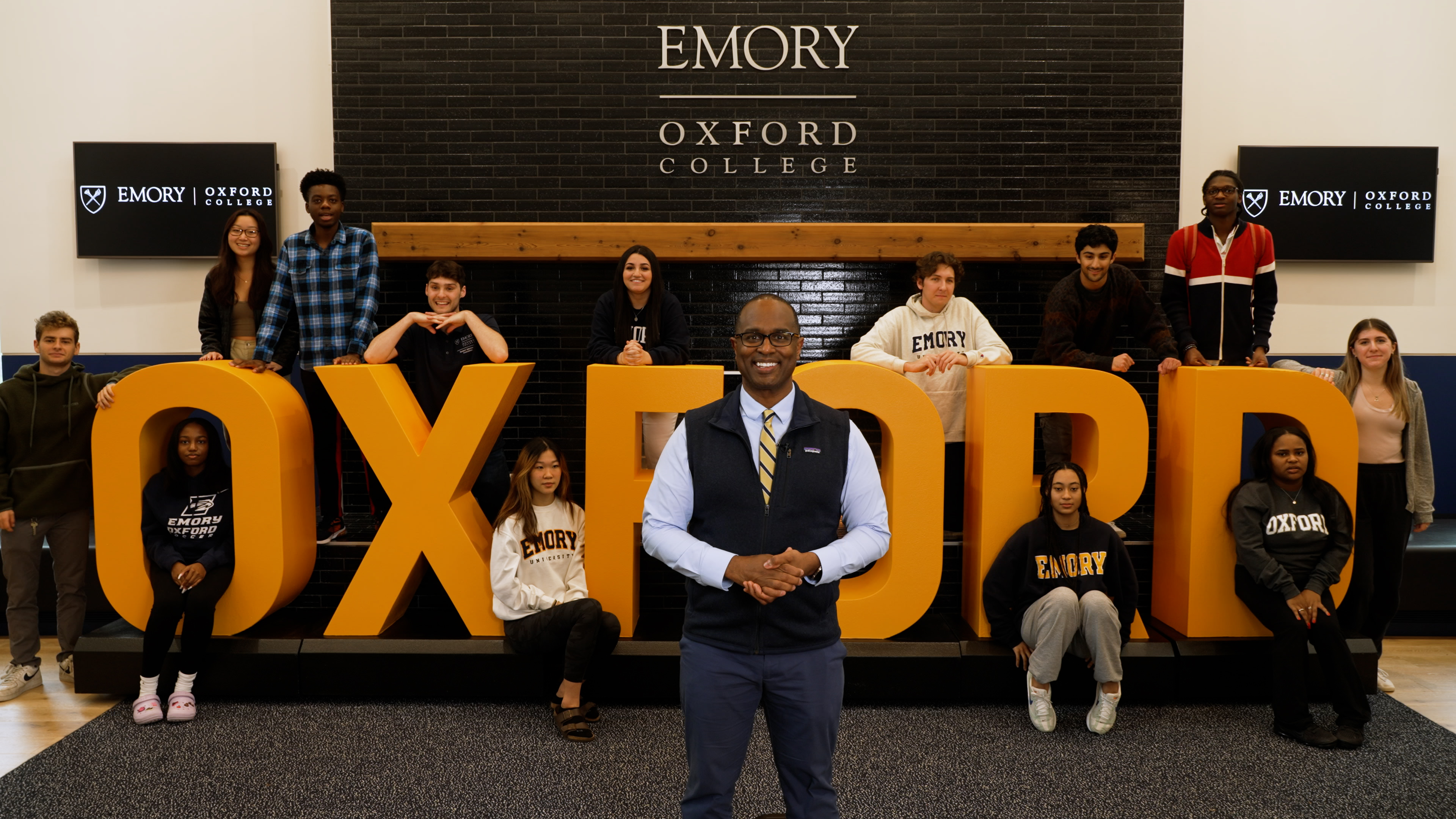 Happy holidays message from Interim Dean Ken Carter and Oxford students